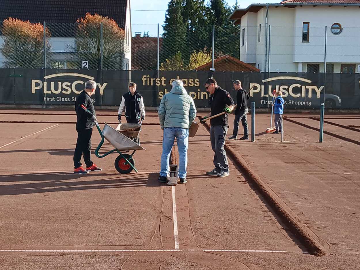 Viele Hände, schnelles Ende: Die Plätze sind bereit für den Winter